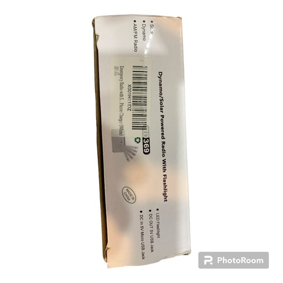 Dynamo/solar powered radio with flashlight - Picture 6 of 6